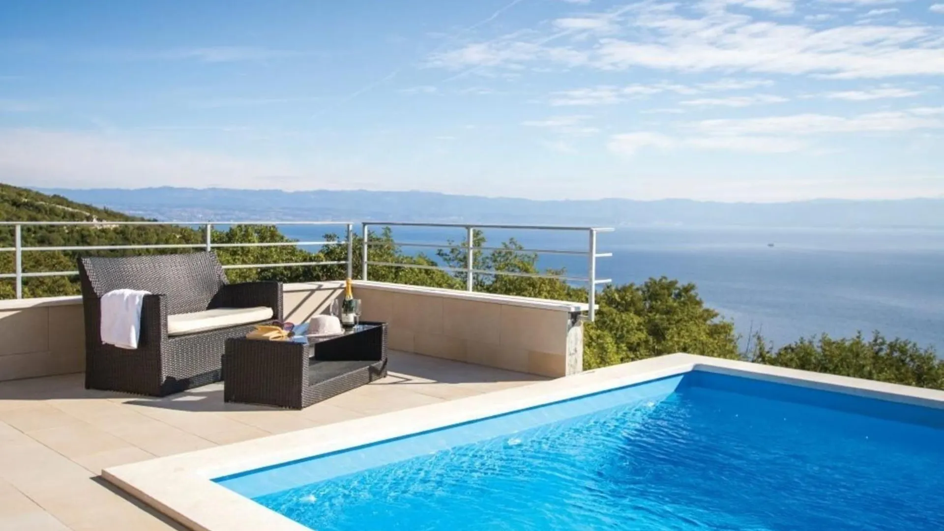 Holiday home Villablu2 Doppelhaushaelfte Fantastic Seaview, Pool Zagorje